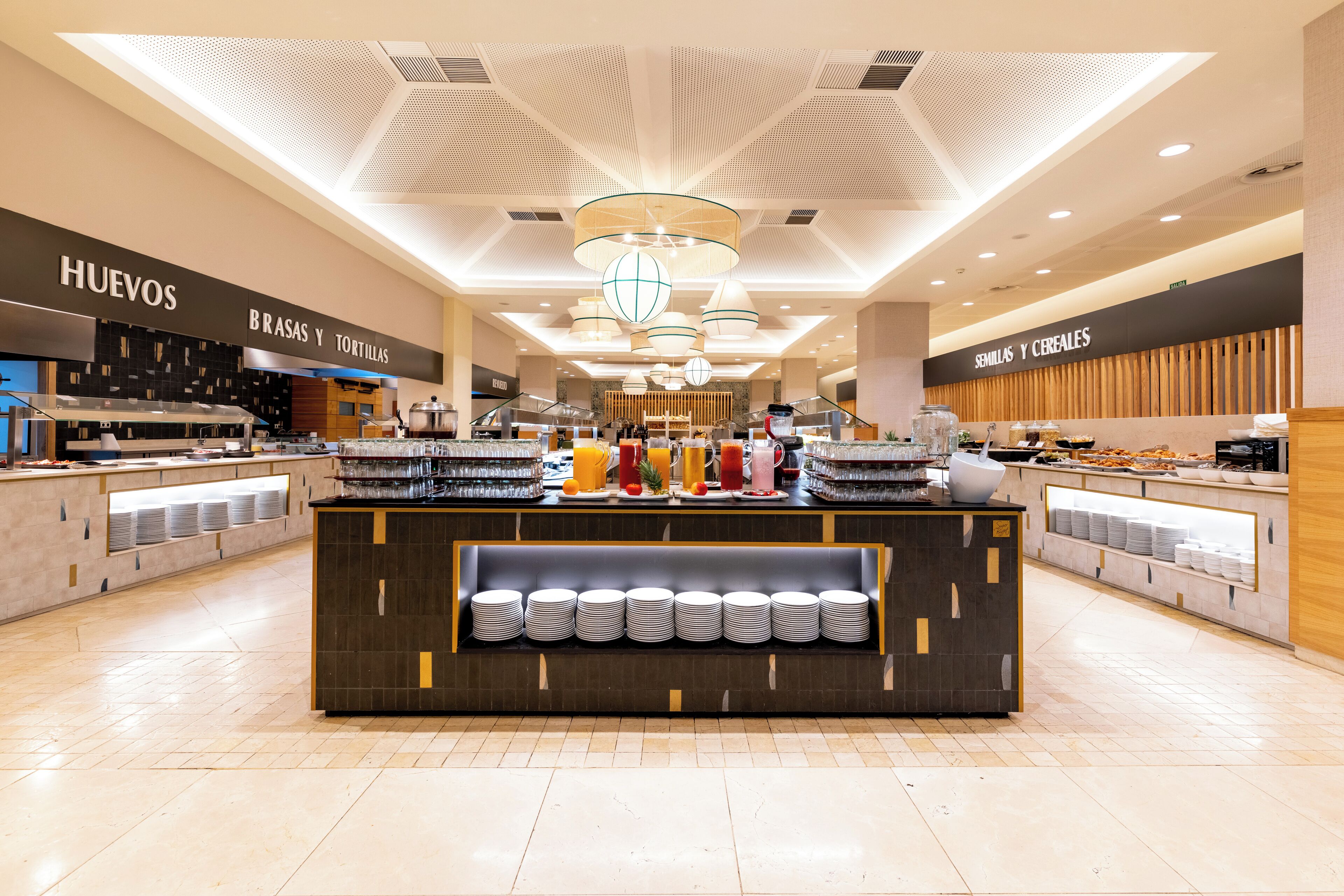 Petit déjeuner buffet compris tous les jours