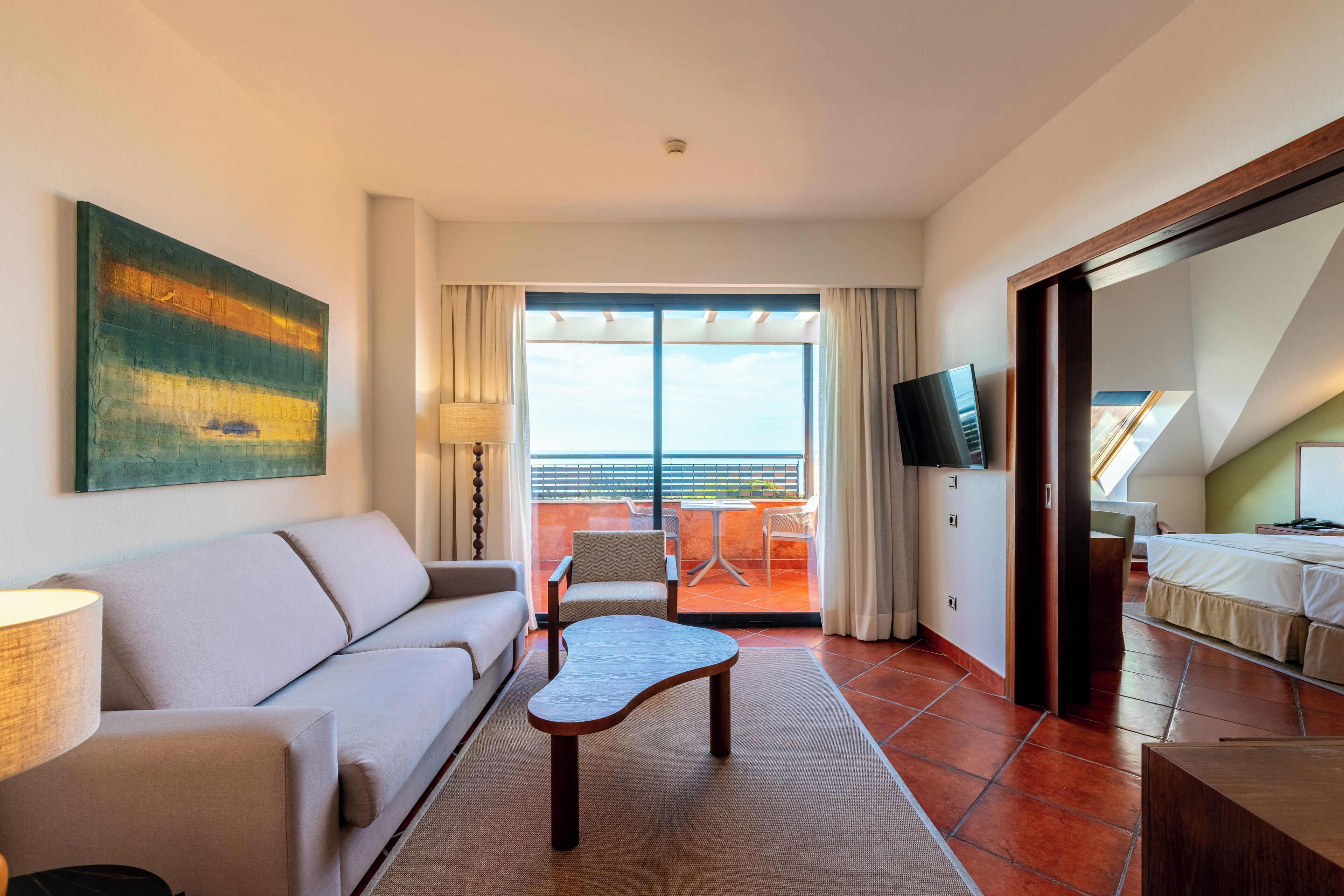 Minibar, in-room safe, desk, free WiFi