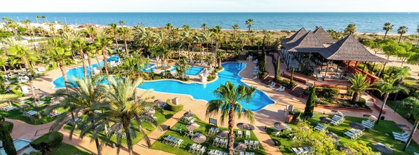 Indoor pool, 4 outdoor pools, pool umbrellas, pool loungers