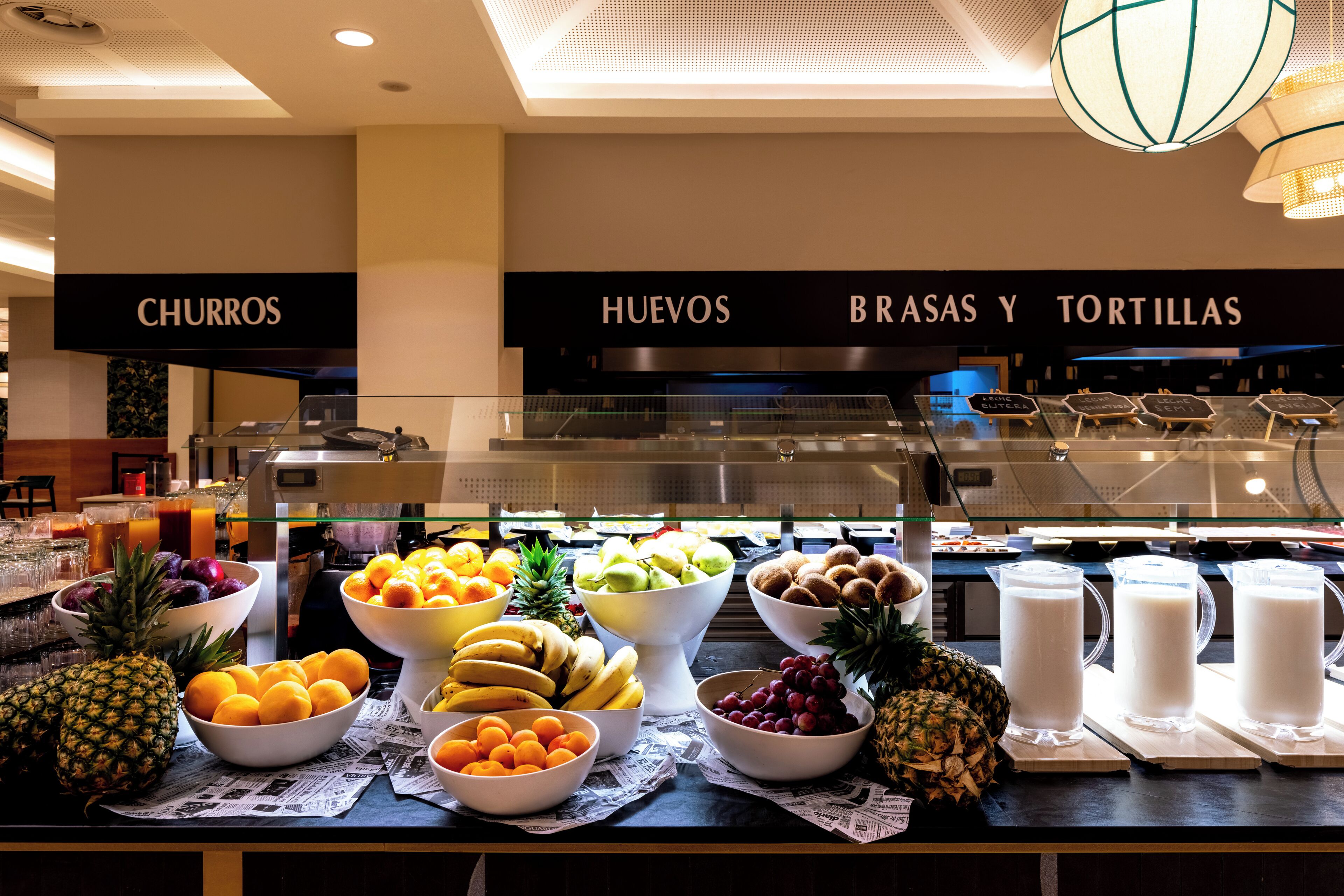 2 restaurantes; se sirven desayunos, almuerzos y cenas