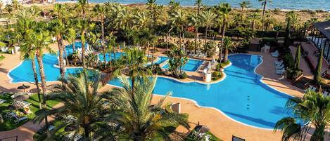 Indoor pool, 4 outdoor pools, pool umbrellas, pool loungers