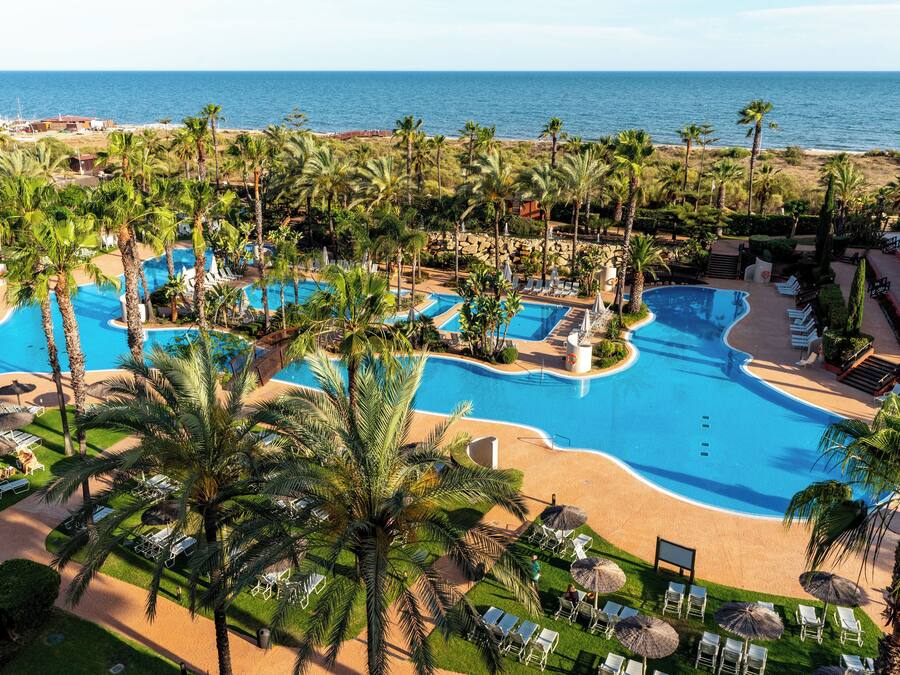 Indoor pool, 4 outdoor pools, pool umbrellas, sun loungers