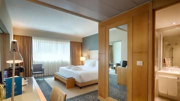 Suite | Hypo-allergenic bedding, minibar, in-room safe, desk