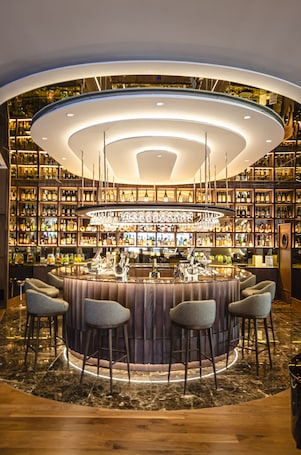 Bar (on property). SANA Malhoa Hotel