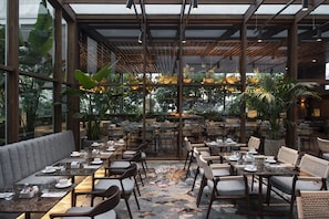 Breakfast area - SANA Malhoa Hotel (Lisbon)