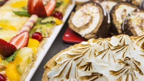 A variety of desserts including a fruit tart, a rolled dessert with white icing, and a pie with a meringue topping. - Globales Los Patos Park (Benalmádena)