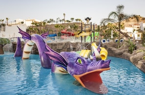 A water park with a dragon-themed play area and a pool. - Globales Los Patos Park (Benalmádena)