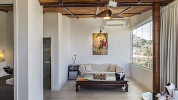 Junior Studio Suite, Sea View | Premium bedding, minibar, in-room safe, desk