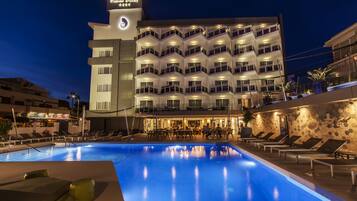 Fachada del alojamiento - Noche