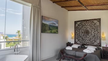 Junior Studio Suite, Sea View | Premium bedding, minibar, in-room safe, desk
