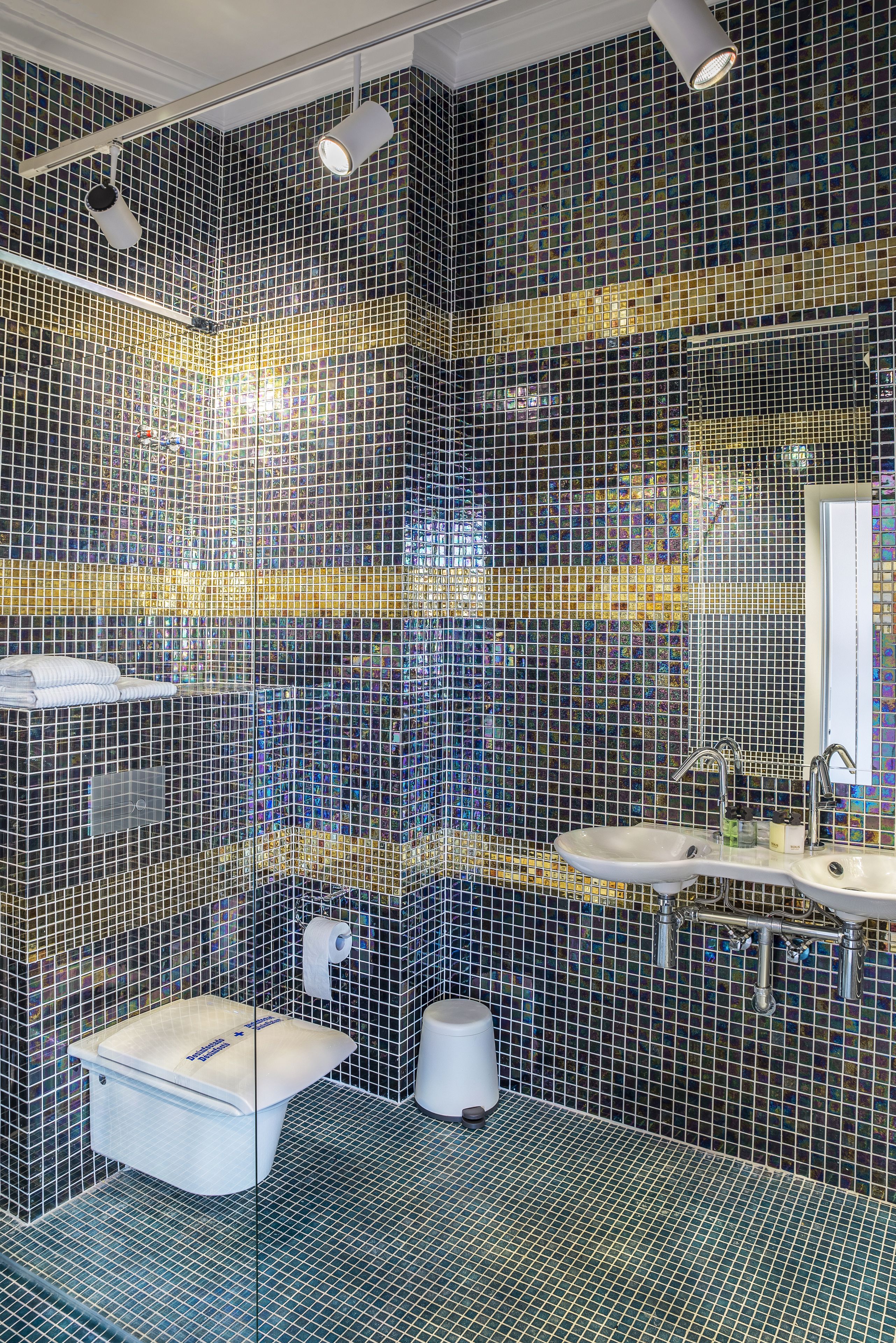 junior studio suite, sea view | bathroom | shower, designer toiletries, hair dryer, towels