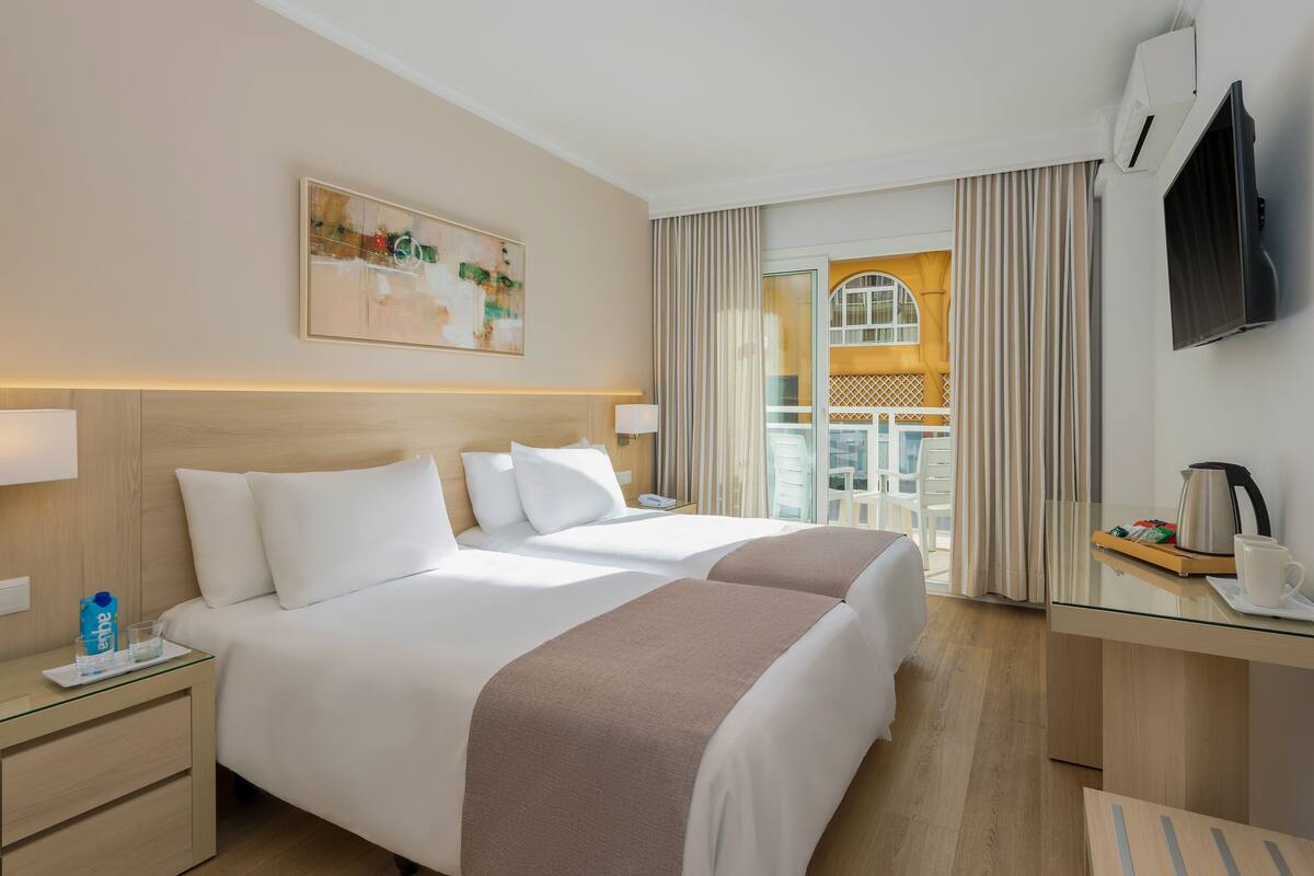 1 bedroom, minibar, in-room safe, free cribs/infant beds