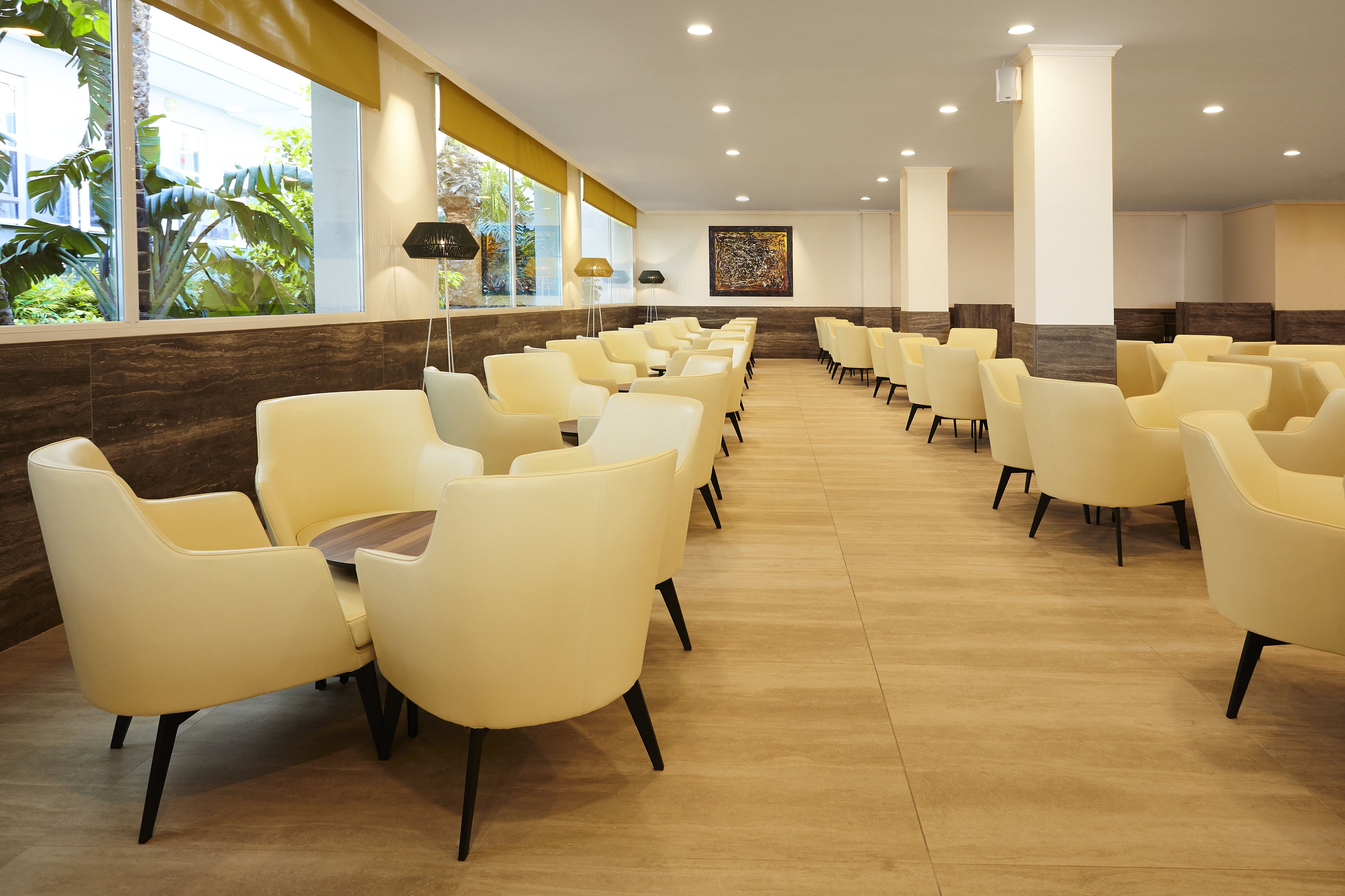 3 bars/lounges, rooftop bar