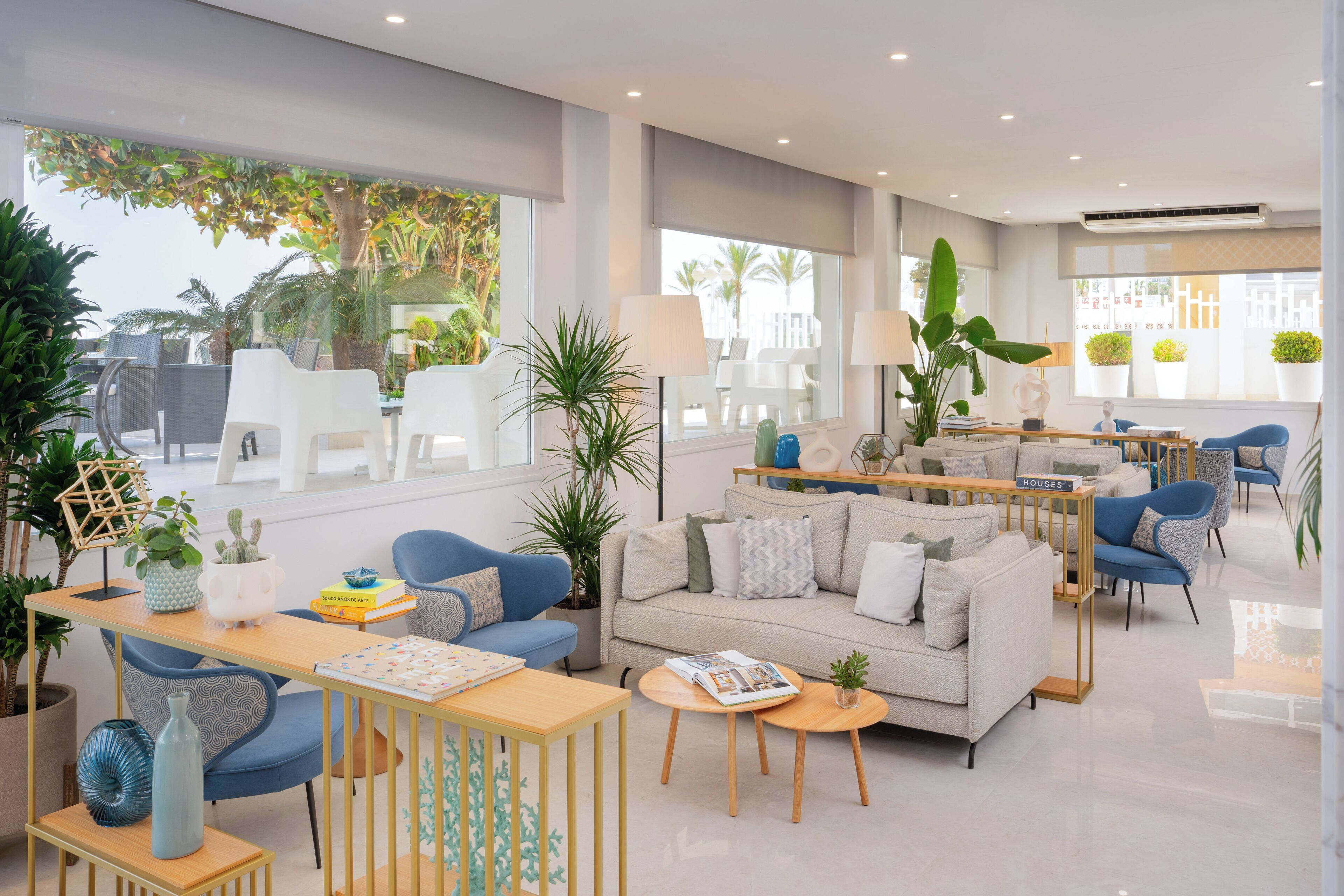 40-inch flat-screen tv with satellite channels, tv