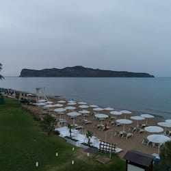 Private beach, sun-loungers, beach umbrellas, beach towels