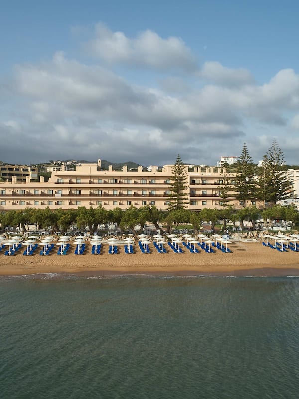 Private beach, sun-loungers, beach umbrellas, beach towels