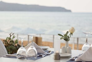 4 ravintolaa, joissa tarjoillaan aamiainen ja lounas; Välimeren keittiö