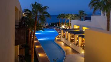 Outdoor pool, pool umbrellas, sun loungers