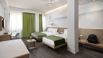Quarto quádruplo | Roupas de cama premium, cofres nos quartos, escrivaninha