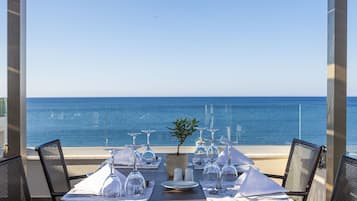 2 restaurantes; se sirven desayunos