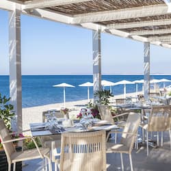 2 restaurants, breakfast served
