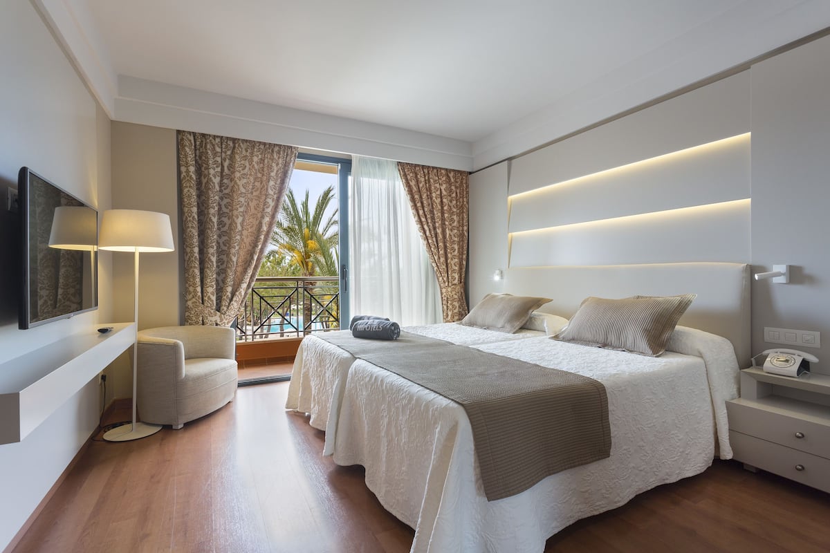 1 bedroom, minibar, in-room safe, desk