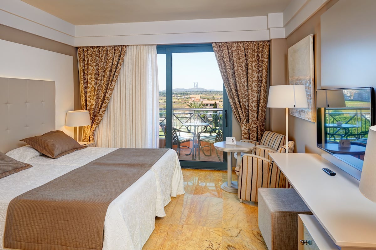 1 bedroom, minibar, in-room safe, desk