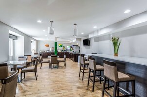 Desayuno continental incluido todos los días 