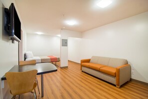 Minibar, blackout drapes, free WiFi, bed sheets