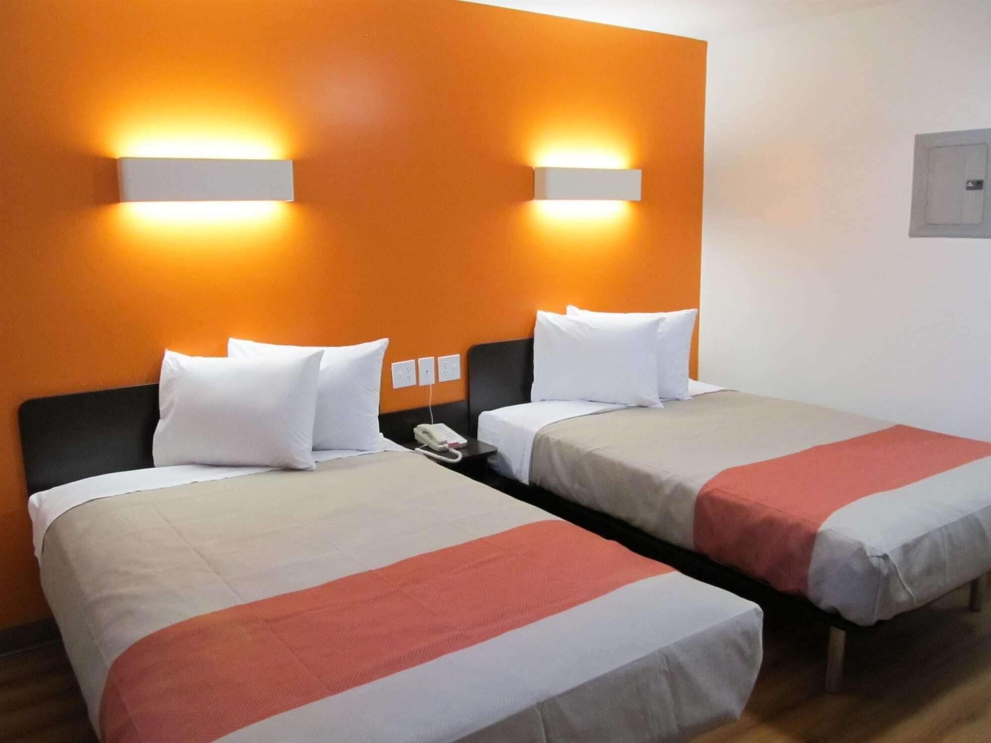 Minibar, blackout drapes, free WiFi, bed sheets