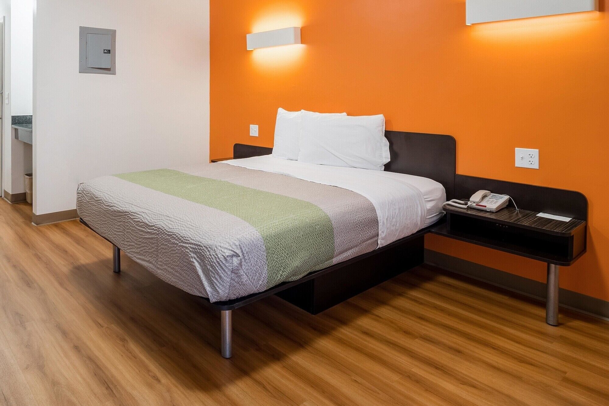 Minibar, cortinas blackout, wifi gratis y ropa de cama 