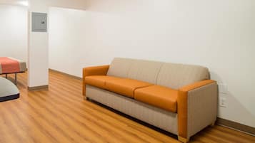 Minibar, blackout drapes, free WiFi, bed sheets