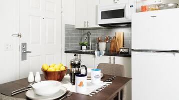 Full-sized fridge, microwave, stovetop, freezer