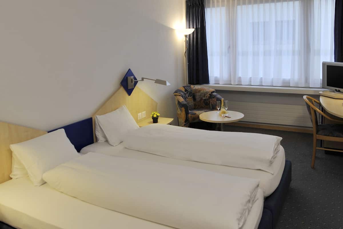 premium bedding, down duvets, desk, free wifi