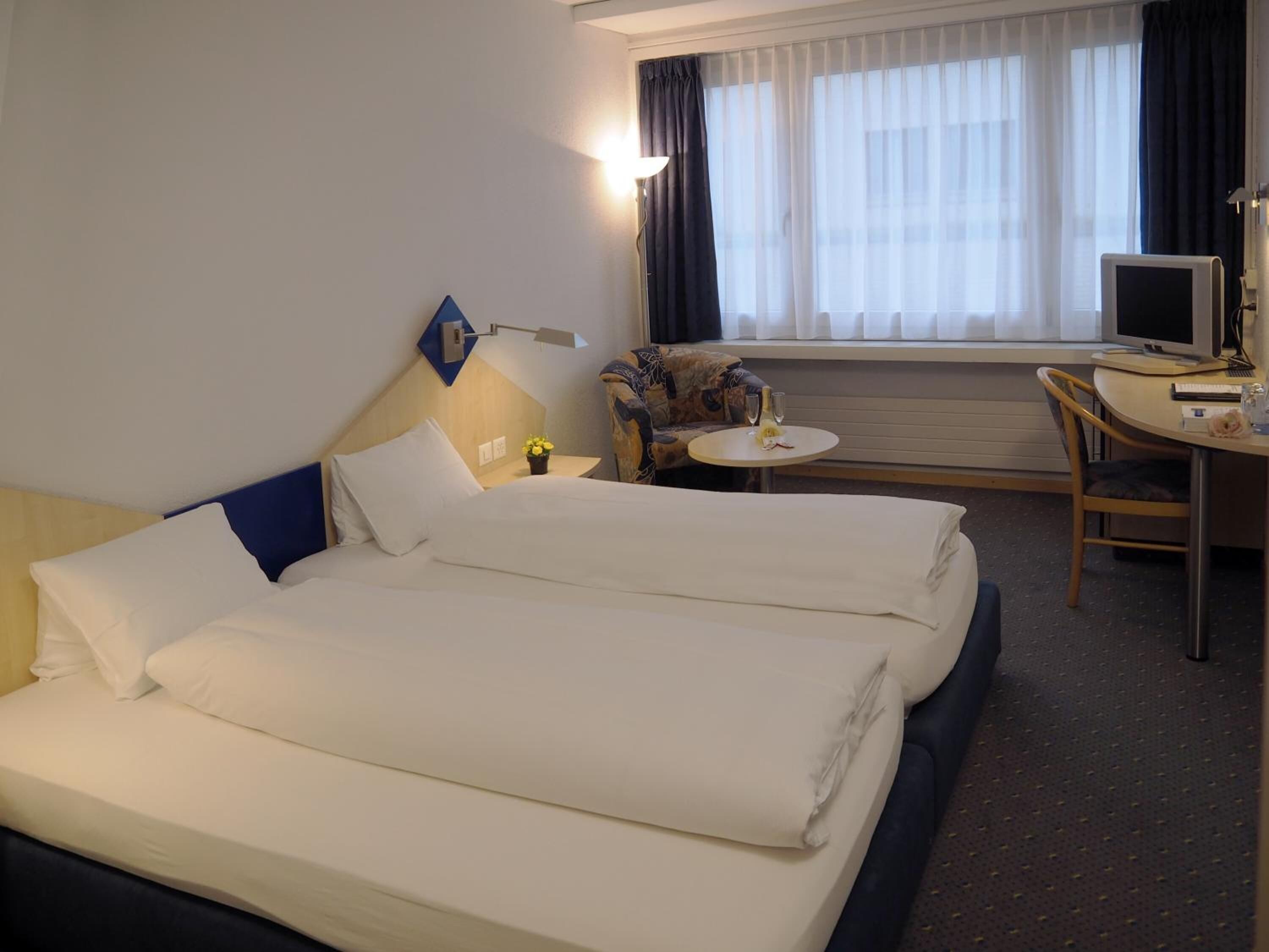 premium bedding, down duvets, desk, free wifi