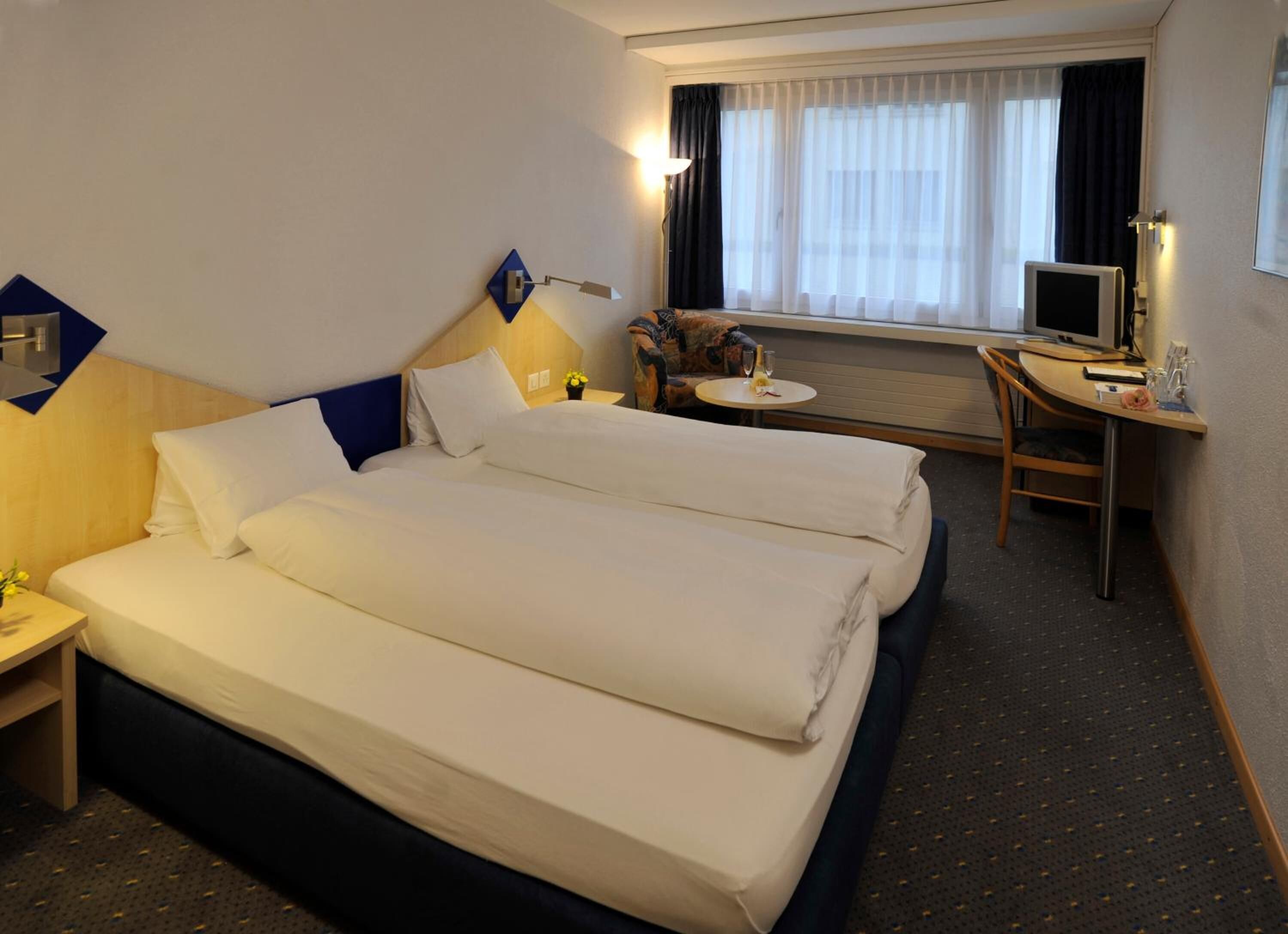 premium bedding, down duvets, desk, free wifi