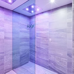 Sauna, bain à remous, hammam, hammam, massages aux pierres chaudes