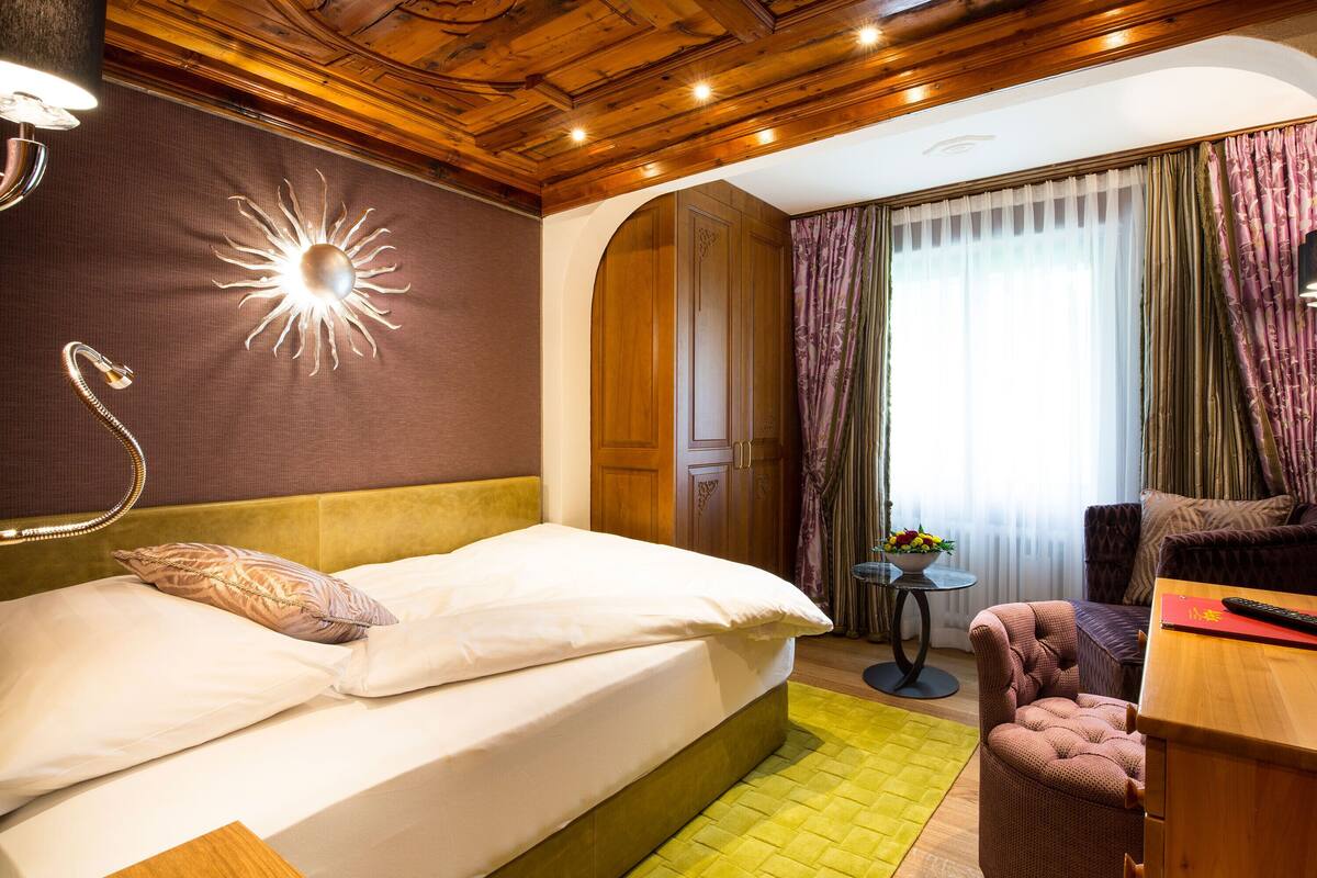 Kamar Single Klasik | 1 kamar tidur, seprai premium, brankas, dan meja kerja
