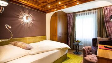 1 bedroom, premium bedding, in-room safe, desk