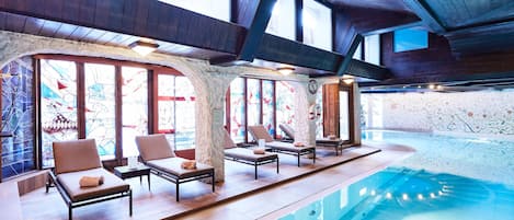 Indoor pool, pool loungers