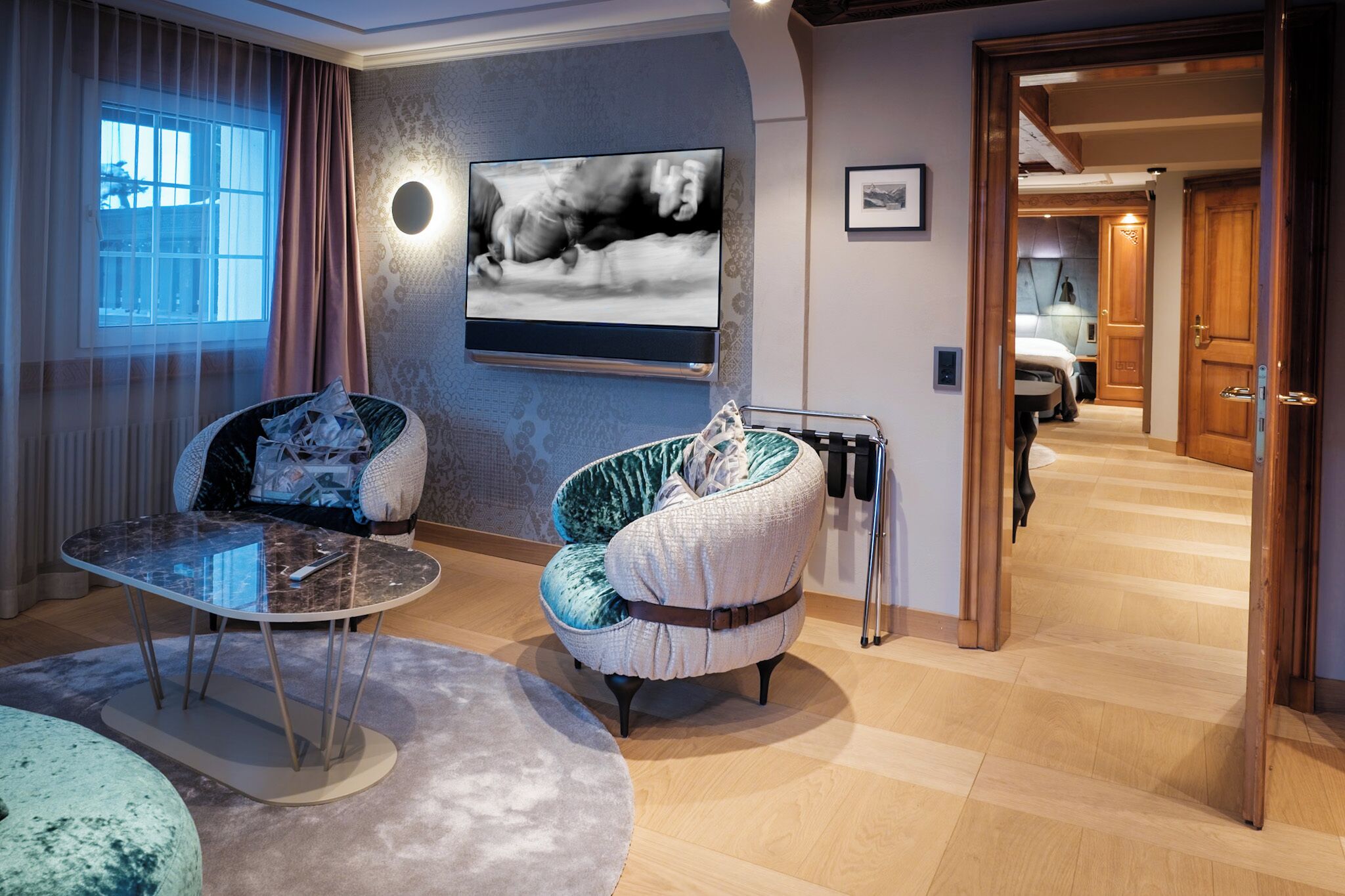 deluxe suite | living area | flat-screen tv