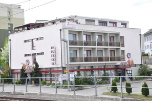 Exterior - Hotel Bahnhof (Munchenbuchsee)