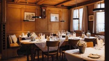 Déjeuner et dîner servis sur place