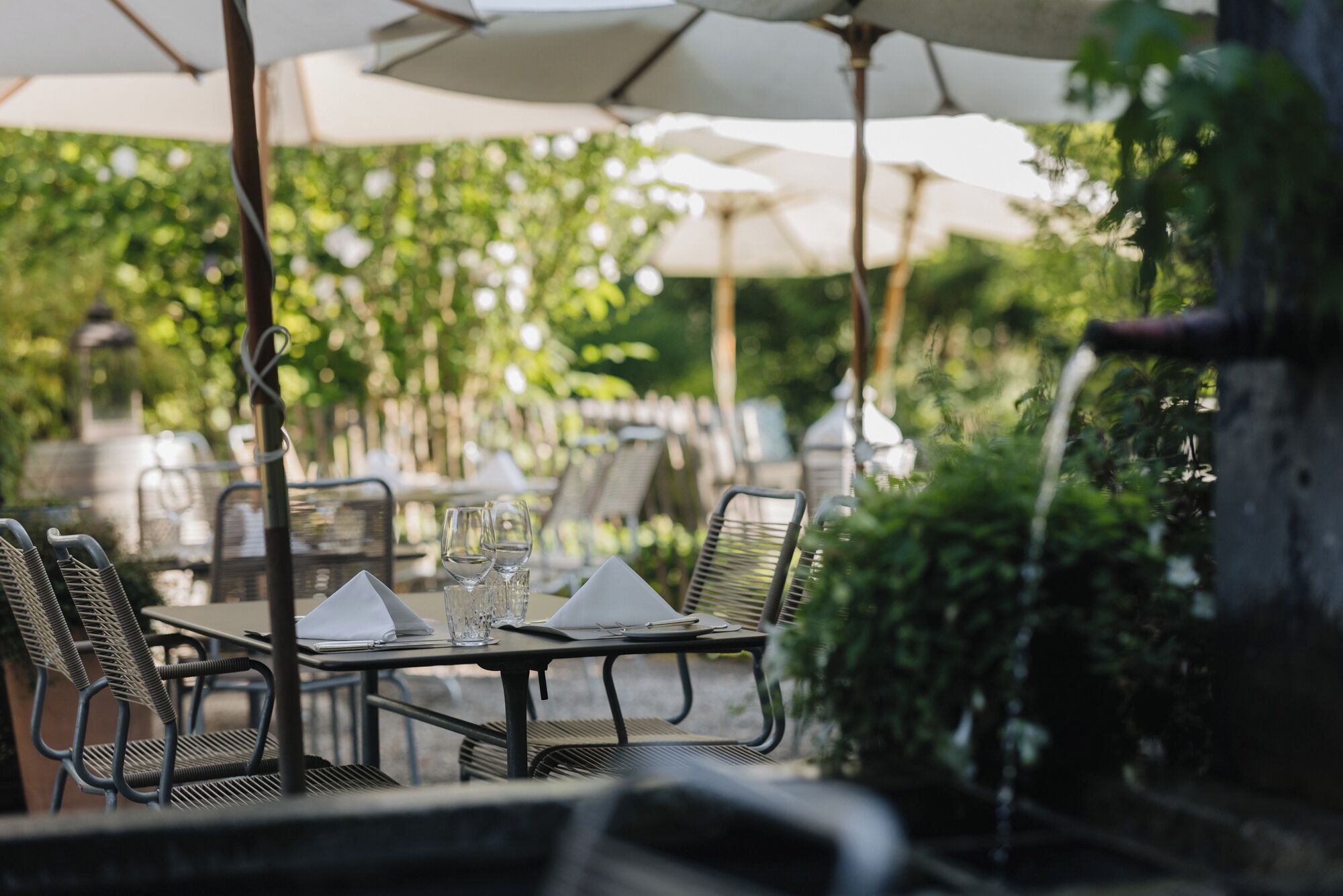 Déjeuner et dîner servis sur place