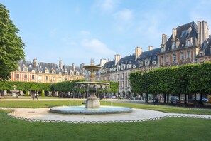 Exterior - Les Tournelles (Paris)