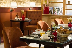 Desayuno buffet todos los días (con cargo) 
