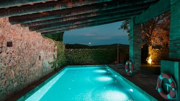 Sæsonbestemt udendørs pool