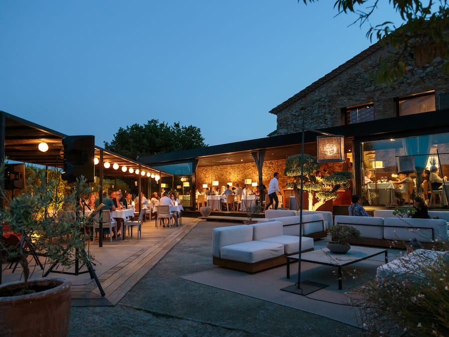 Breakfast, lunch, dinner served; Regional cuisine