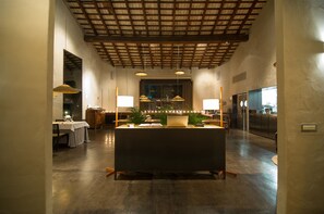 Breakfast, lunch, dinner served; Regional cuisine  - Hotel del Teatre - Adults Only (Regencos)