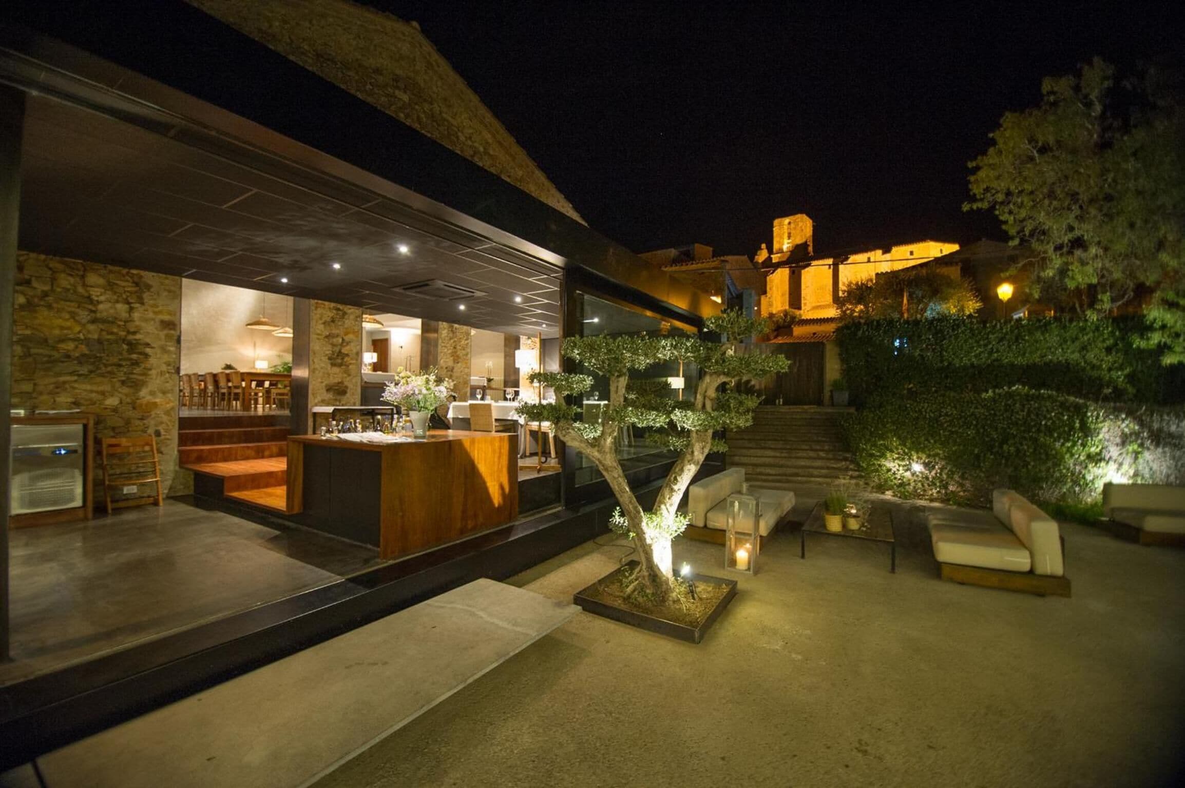 Se sirven desayunos, comidas, cenas y cocina regional 